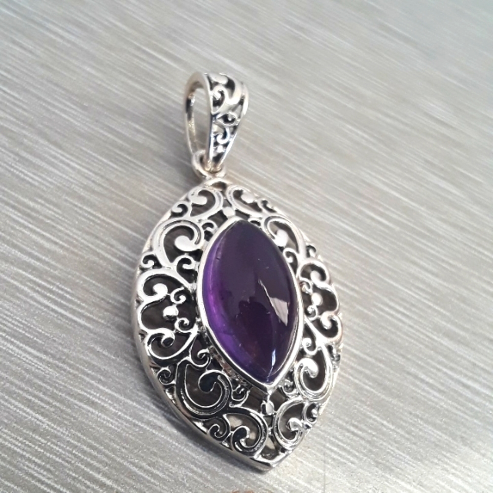 Silver (925)/ Purple Cabochon Pendant